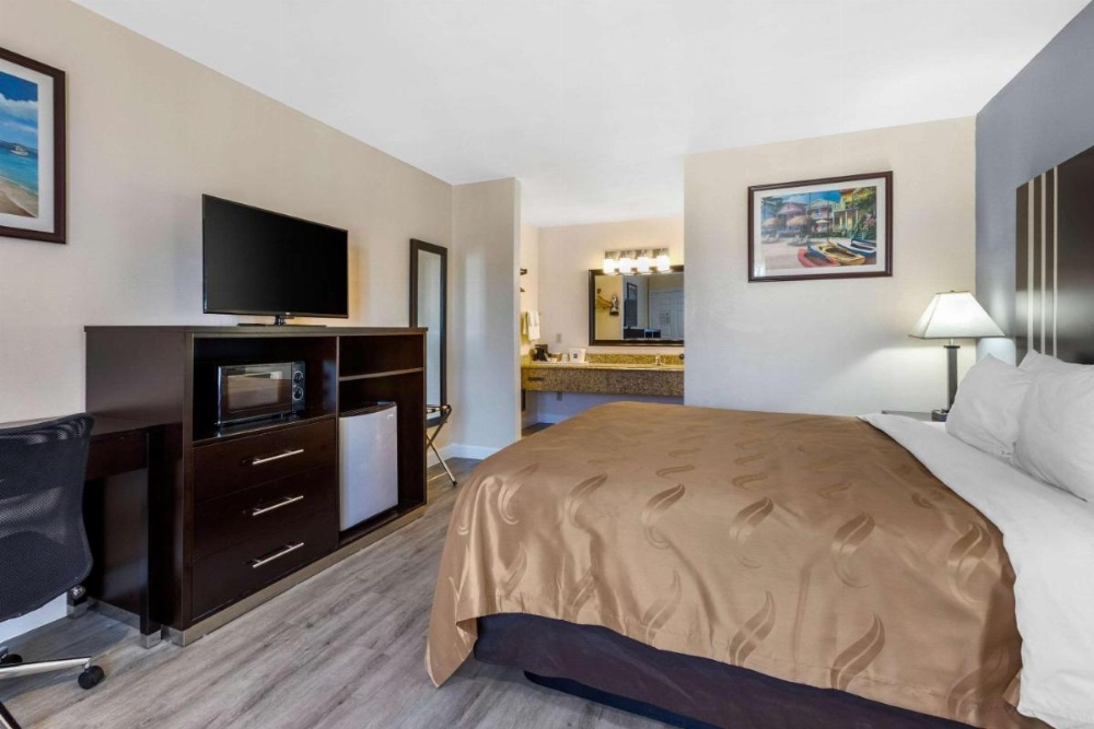 Room image 4
