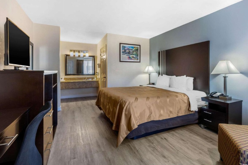 Room image 3