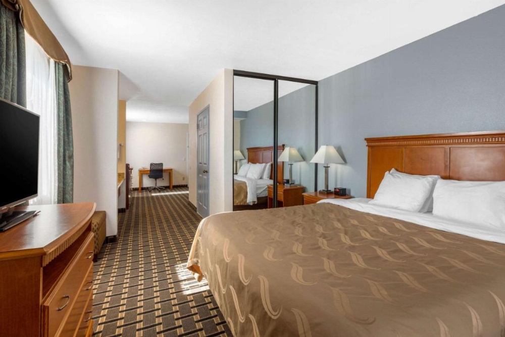 Room image 4