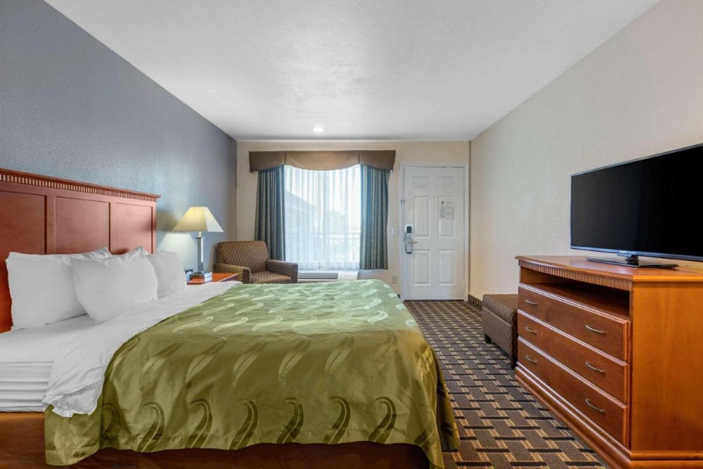 Room image 4